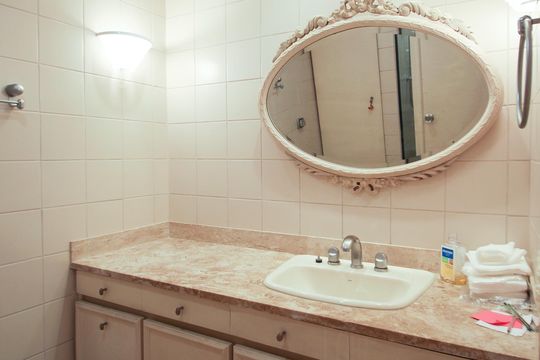 Banheiro de apartamento à venda com 3 quartos, 128m² em Vila Nova Conceição, São Paulo