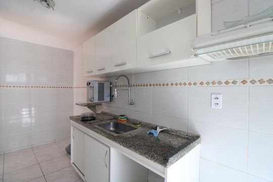 Cozinha de apartamento para alugar com 2 quartos, 85m² em Barra da Tijuca, Rio de Janeiro