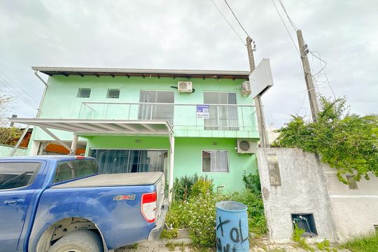 Fachada de apartamento para alugar com 1 quarto, 24m² em São João do Rio Vermelho, Florianópolis