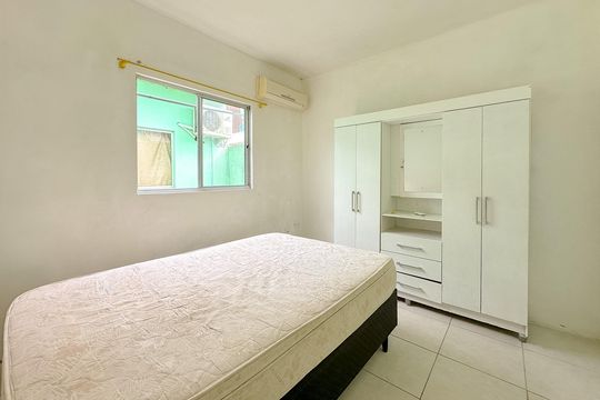 Quarto  de apartamento para alugar com 1 quarto, 24m² em São João do Rio Vermelho, Florianópolis