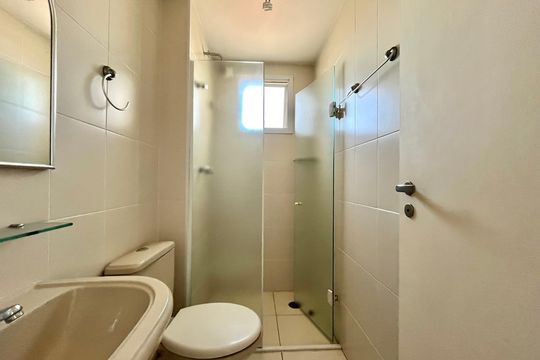 Banheiro Corredor de apartamento para alugar com 2 quartos, 54m² em Vila Guarani (zona Sul), São Paulo