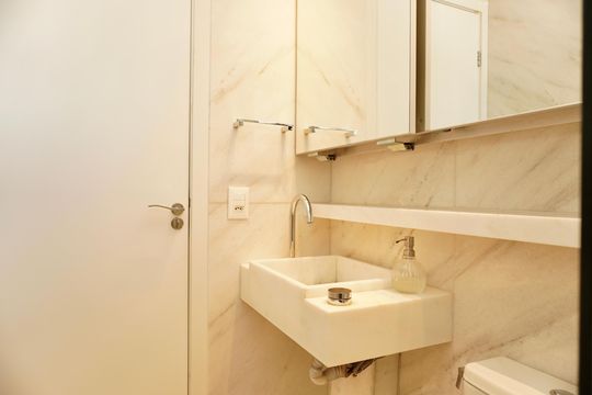 Banheiro Social de apartamento para alugar com 3 quartos, 82m² em Funcionários, Belo Horizonte