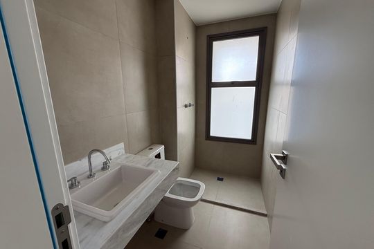 Banheiro da suíte 1 de apartamento à venda com 3 quartos, 147m² em Moema, São Paulo