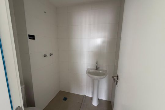 Banheiro da suíte 2 de apartamento à venda com 3 quartos, 147m² em Moema, São Paulo