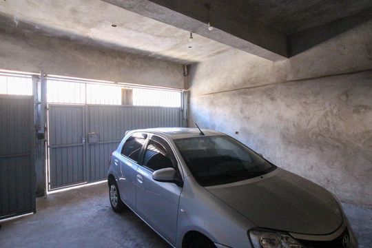 Garagem de casa à venda com 3 quartos, 168m² em Vila Sao Domingos, São Paulo