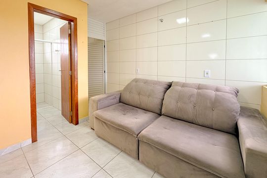 Sala de TV de apartamento para alugar com 2 quartos, 50m² em São João do Rio Vermelho, Florianópolis