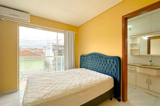 Suíte  de apartamento para alugar com 2 quartos, 50m² em São João do Rio Vermelho, Florianópolis