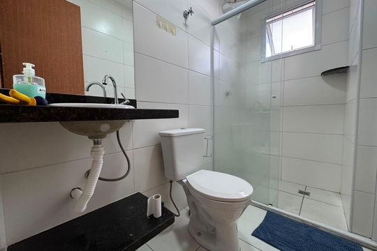 Banheiro de apartamento para alugar com 1 quarto, 43m² em Maracanã, Praia Grande
