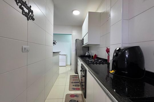 Cozinha de apartamento para alugar com 1 quarto, 43m² em Maracanã, Praia Grande
