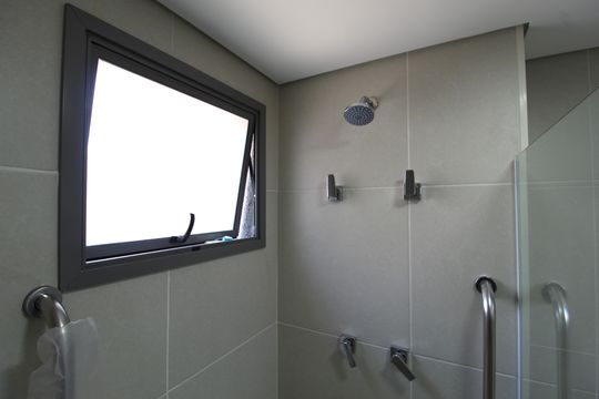 Banheiro de kitnet/studio para alugar com 1 quarto, 41m² em Planalto Paulista, São Paulo
