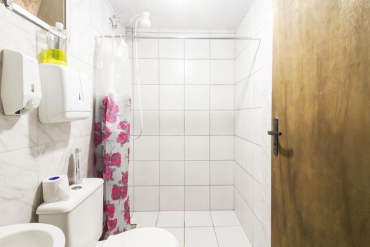 Banheiro de apartamento para alugar com 2 quartos, 50m² em Rio Branco, Canoas