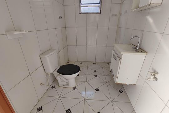 Banheiro social de casa para alugar com 1 quarto, 60m² em Jardim Figueiredo, Ferraz de Vasconcelos