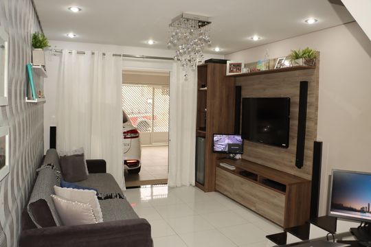 Casa à venda com 3 quartos, 174m² em Vila Tolstoi, São Paulo