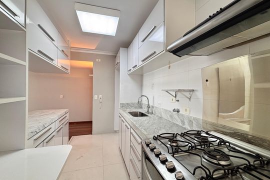 Cozinha de apartamento à venda com 2 quartos, 87m² em Itaim Bibi, São Paulo