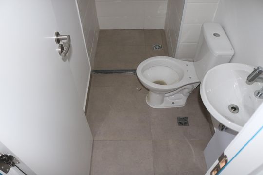 Banheiro de apartamento para alugar com 1 quarto, 33m² em Vila Ipojuca, São Paulo