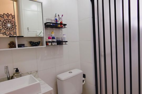 Banheiro de apartamento à venda com 2 quartos, 62m² em Vila Nambi, Jundiaí