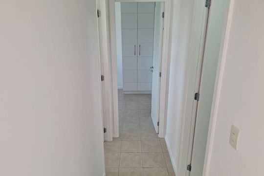 Corredor de apartamento para alugar com 2 quartos, 63m² em Pilares, Rio de Janeiro