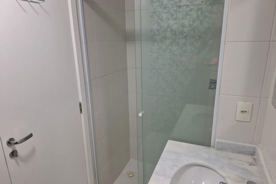 Banheiro de apartamento para alugar com 2 quartos, 63m² em Pilares, Rio de Janeiro