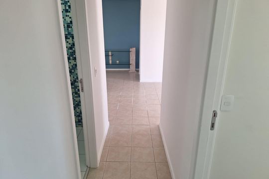 Corredor de apartamento para alugar com 2 quartos, 63m² em Pilares, Rio de Janeiro