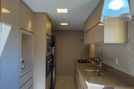 Cozinha de apartamento à venda com 3 quartos, 140m² em Santo Amaro, São Paulo