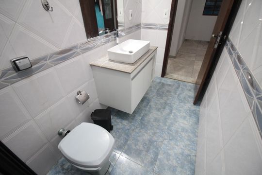 Banheiro de casa para alugar com 3 quartos, 360m² em Milionários (barreiro), Belo Horizonte