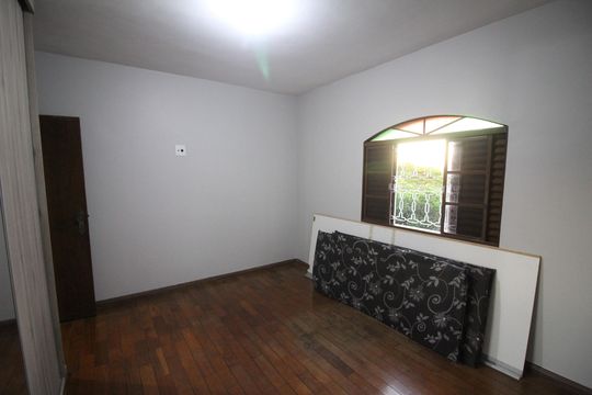 Quarto 3 de casa para alugar com 3 quartos, 360m² em Milionários (barreiro), Belo Horizonte