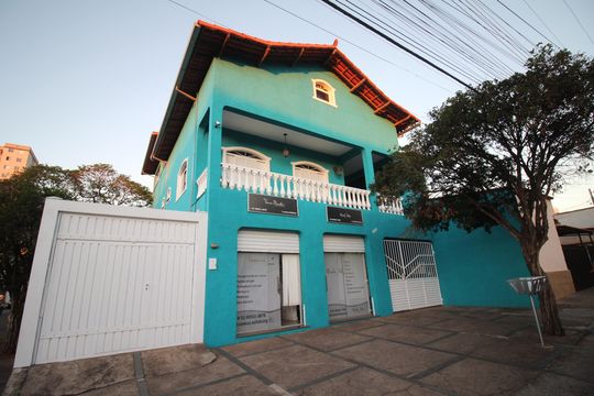 Fachada de casa para alugar com 3 quartos, 360m² em Milionários (barreiro), Belo Horizonte