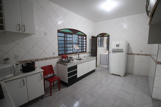 Cozinha de casa para alugar com 3 quartos, 360m² em Milionários (barreiro), Belo Horizonte