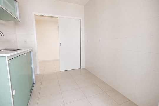 Cozinha de apartamento para alugar com 2 quartos, 88m² em Saco Grande, Florianópolis