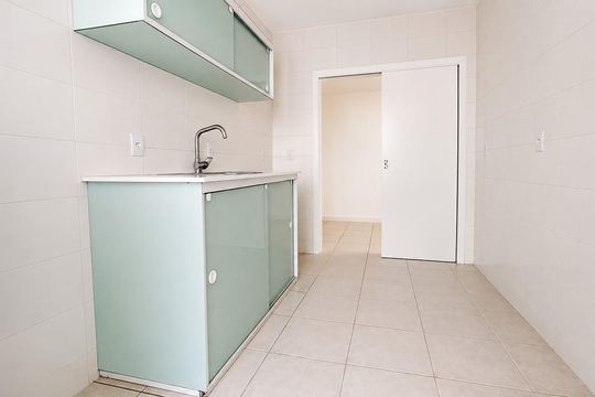Cozinha de apartamento para alugar com 2 quartos, 88m² em Saco Grande, Florianópolis