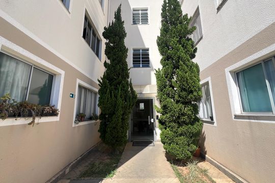 Hall de entrada de apartamento para alugar com 2 quartos, 55m² em Vila Francisco Mariano, Contagem