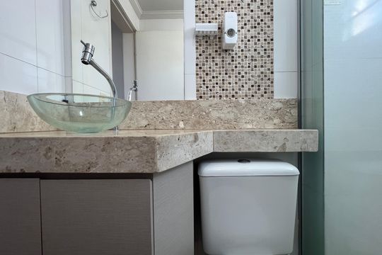 Banheiro Social de apartamento para alugar com 2 quartos, 55m² em Vila Francisco Mariano, Contagem