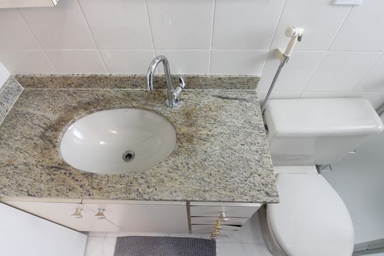 Banheiro da Suíte 1 de apartamento para alugar com 4 quartos, 150m² em Vila Nova, Cabo Frio