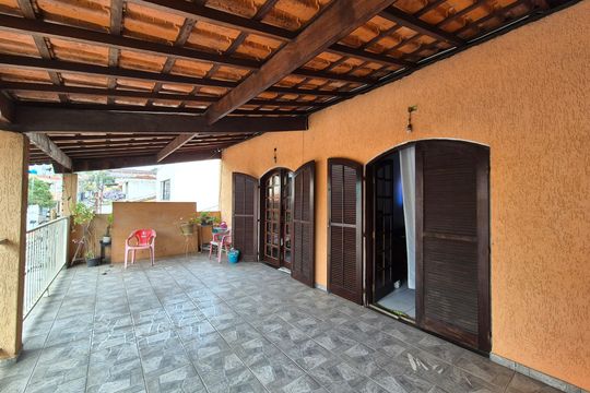 Área externa de casa à venda com 4 quartos, 180m² em Vila Campo Grande, São Paulo