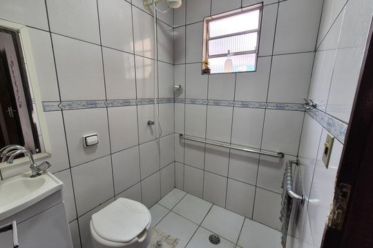 Banheiro de casa à venda com 4 quartos, 180m² em Vila Campo Grande, São Paulo