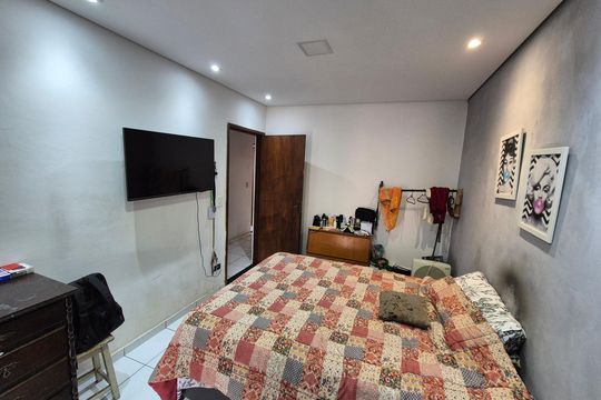 Quarto de casa à venda com 4 quartos, 180m² em Vila Campo Grande, São Paulo