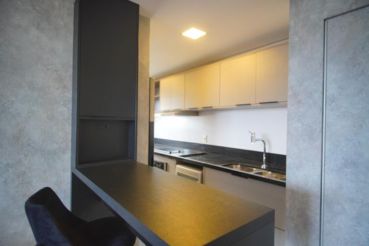 Cozinha de apartamento para alugar com 1 quarto, 53m² em Três Figueiras, Porto Alegre