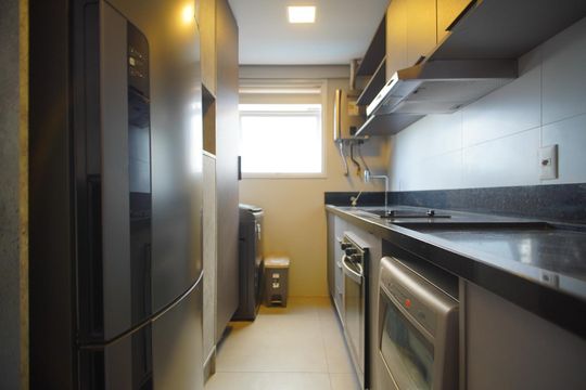 Cozinha de apartamento para alugar com 1 quarto, 53m² em Três Figueiras, Porto Alegre