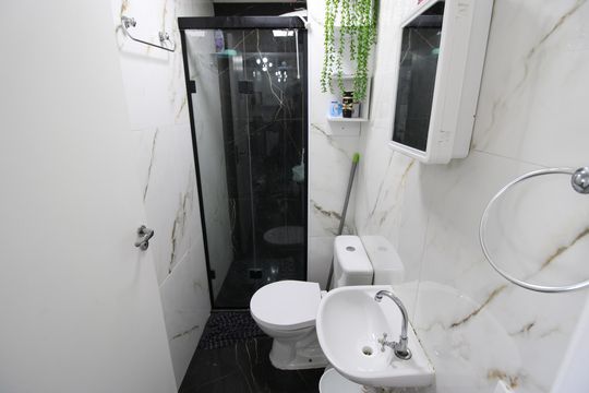 Banheiro de apartamento para alugar com 2 quartos, 37m² em Conjunto Habitacional Santa Etelvina Iii, São Paulo