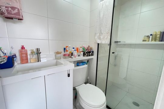 Banheiro de apartamento à venda com 2 quartos, 33m² em Jardim Celeste, São Paulo