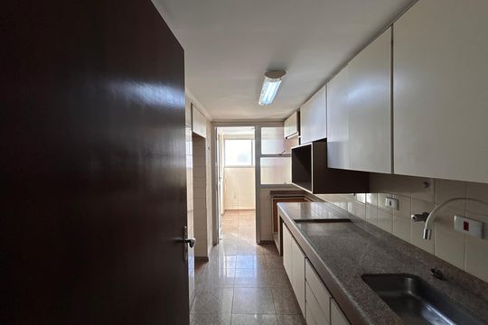 Cozinha de apartamento para alugar com 2 quartos, 150m² em Vila Sofia, São Paulo