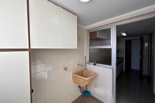 Área de Serviço de apartamento para alugar com 2 quartos, 150m² em Vila Sofia, São Paulo