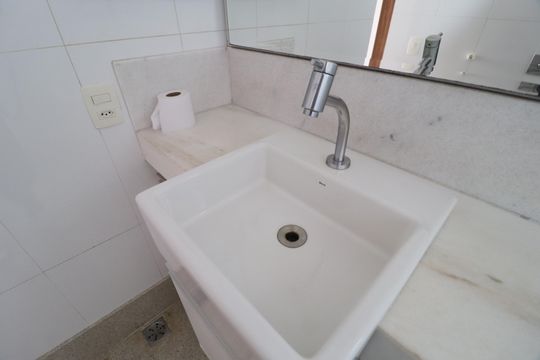 Banheiro do Quarto 1 de apartamento para alugar com 3 quartos, 274m² em Martins, Uberlândia