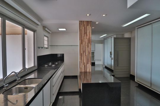 Cozinha de apartamento para alugar com 3 quartos, 274m² em Martins, Uberlândia