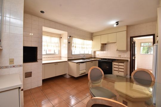 Cozinha de apartamento à venda com 3 quartos, 208m² em Bigorrilho, Curitiba