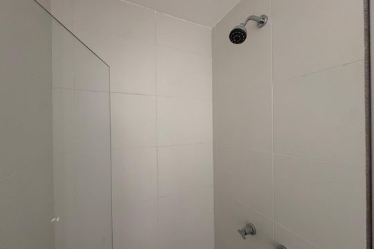 Suite - Banheiro de apartamento para alugar com 2 quartos, 52m² em Barra Olímpica, Rio de Janeiro