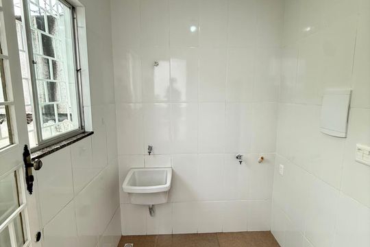 Área de serviço de apartamento para alugar com 2 quartos, 55m² em Del Castilho, Rio de Janeiro