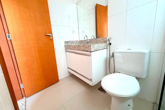 Banheiro da suíte de apartamento à venda com 2 quartos, 75m² em Castelo, Belo Horizonte