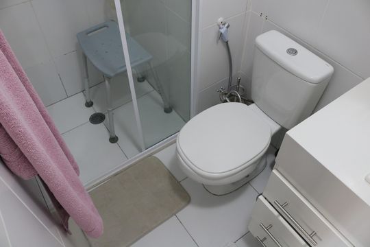 Banheiro de kitnet/studio para alugar com 1 quarto, 36m² em Barra Funda, São Paulo