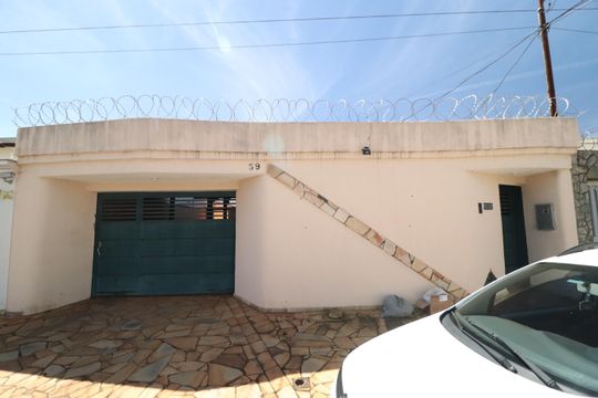 Fachada de casa para alugar com 3 quartos, 150m² em Vigilato Pereira, Uberlândia